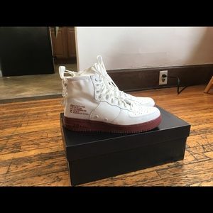 White straps in box.